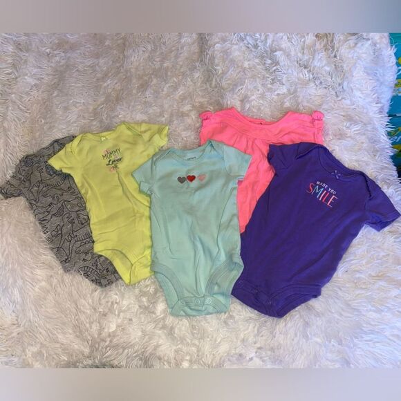 Bundle (5) 3M Baby Girl Short Sleeve Onesies, (4) Carters (1) OshKosh - Picture 1 of 6